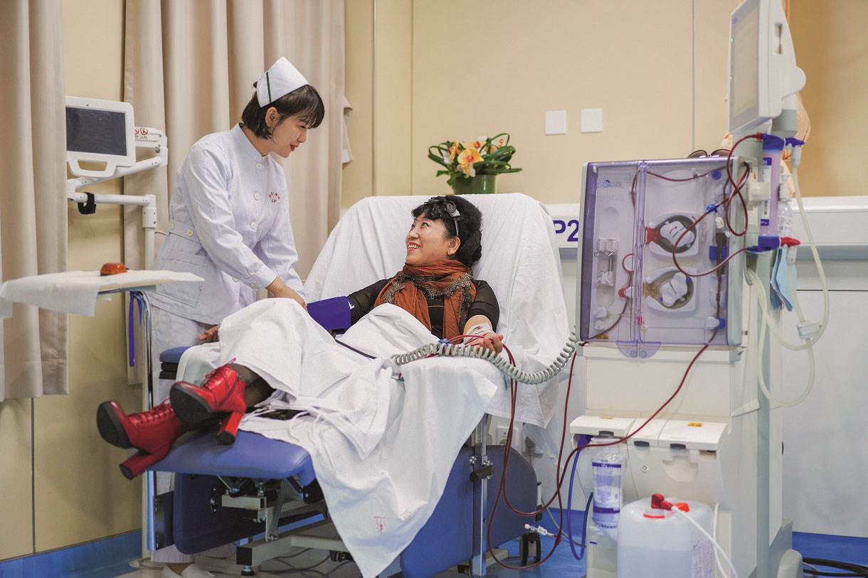 Patiente dialysée pendant le traitement